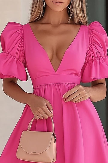 Robe de cocktail courte en satin à manches bouffantes fuchsia